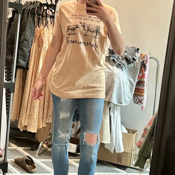 "Buy Me Cows and Tell Me You Hate The Government" Tee - Picture 2 of 2